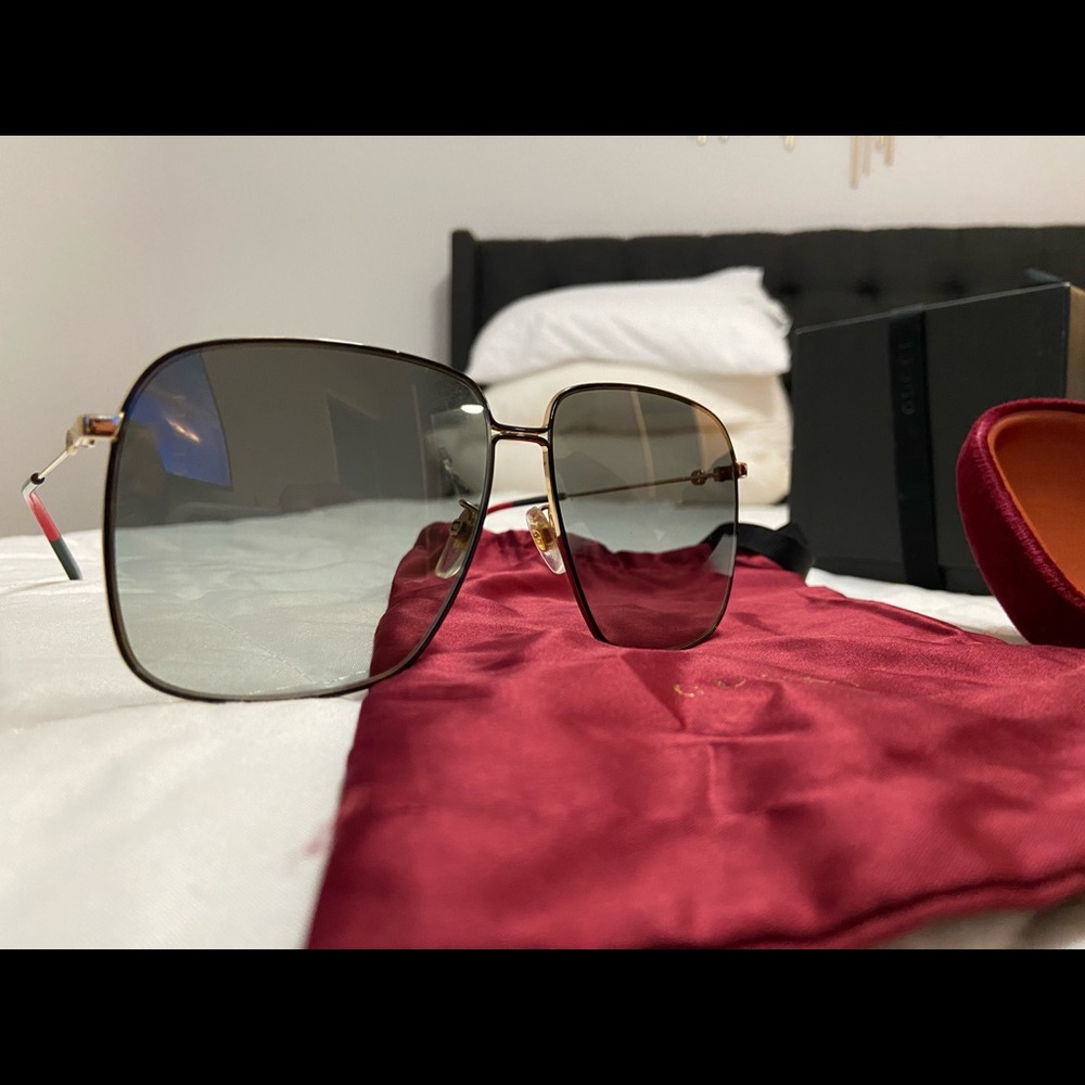 Gucci unisex sun glasses . - Picture 2 of 6